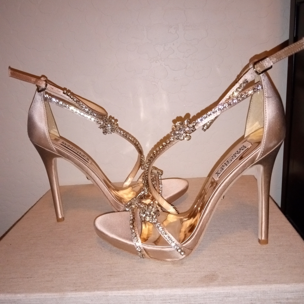 Badgley Mischka Hodgelatte Satin Rhinestone Stiletto Heels Latte Wedding size 6